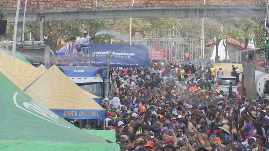 Miles de personas han partido de los culecos en la Cinta Costera en este Festival Carnavalístico 2026.