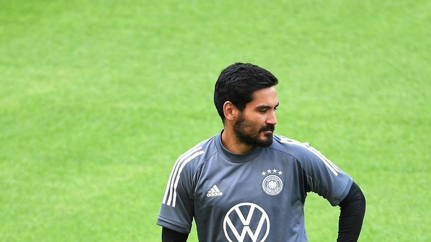 El futbolista alemán Ilkay Gündogan da positivo al covid-19