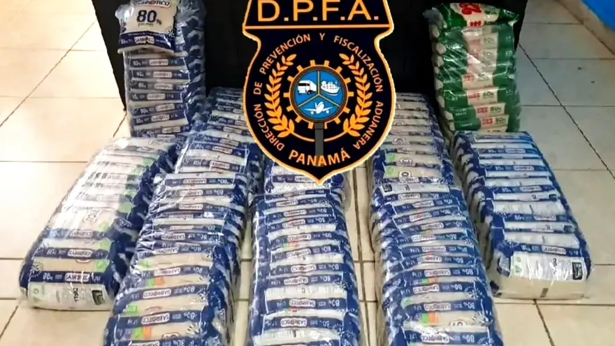 Bolsas de arroz son decomisadas por parte de los inspectores de la Autoridad Nacional de Aduana