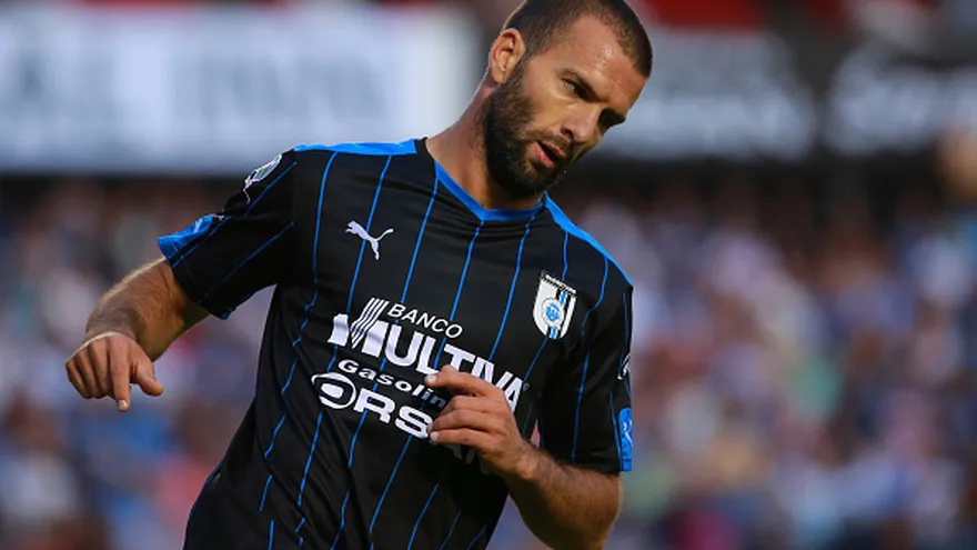 El delantero Emanuel Villa abrió el marcador