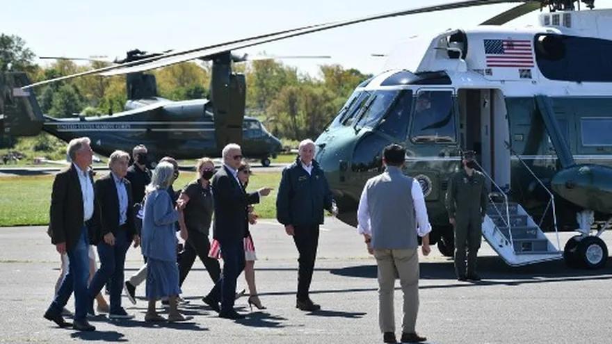 Biden recorre zonas afectadas en Nueva York