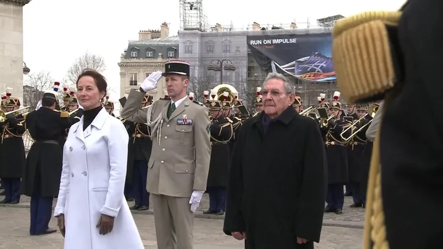 Raúl Castro inicia su agenda de trabajo en París
