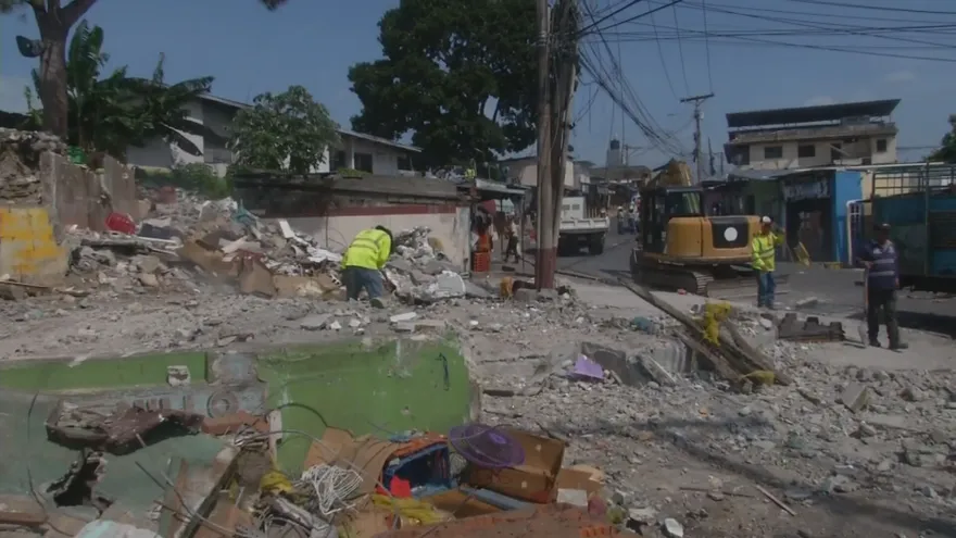 Over 25 Veranillo businesses demolished for health center expansion