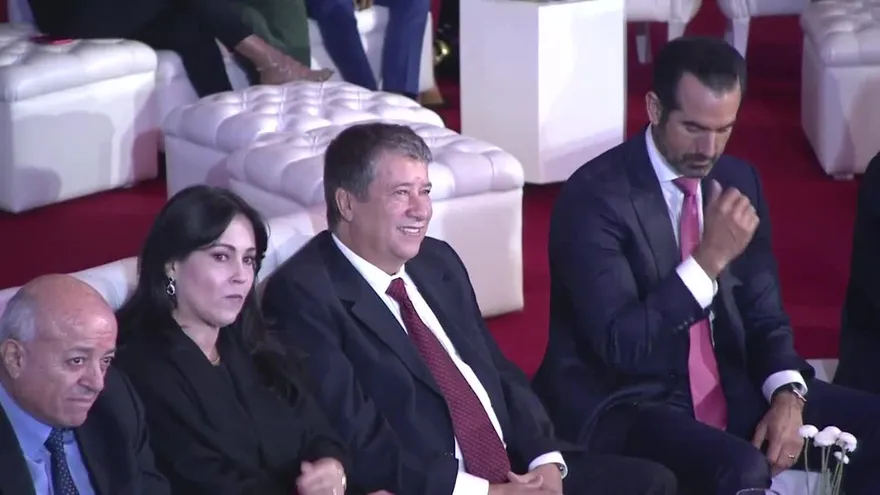 Emotivo acto de reconocimiento a "Bolillo" Gómez en Ecuador