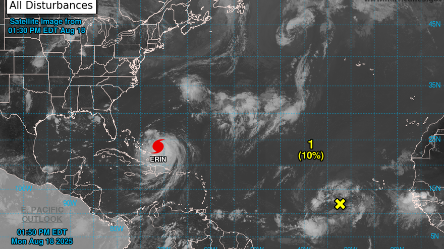 Imagen satelital durante el paso del huracán Erin en el Atlántico.