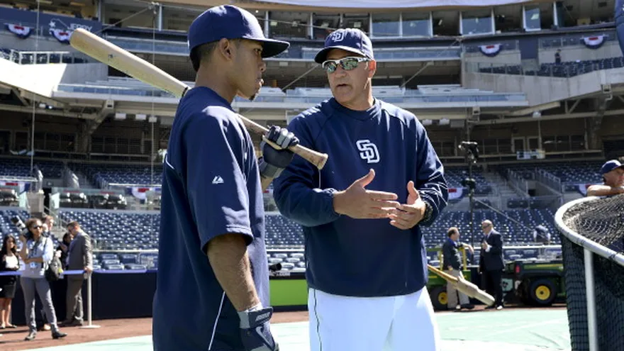 Padres despiden a su coach de bateo