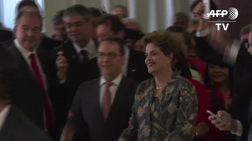 Rousseff se defiende en juicio político en el Congreso
