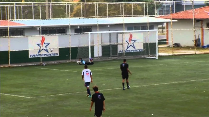 'Bolillo' Gómez observó el fogueo de la Sub-20 vs reservas del Tauro FC