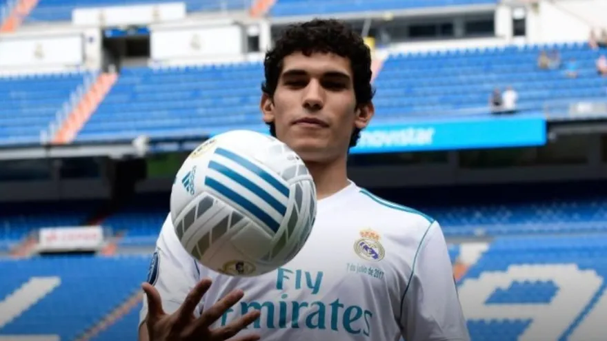 Jesús Vallejo ya luce los colores blancos del Real Madrid.