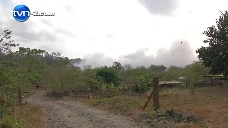 Humo por incendio en vertedero de La Chorrera afecta a moradores