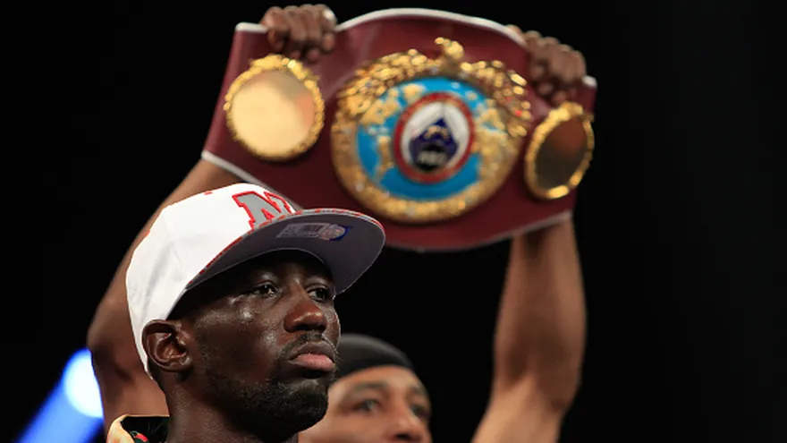 El estadounidense "Bud" Crawford mantuvo invicto al vencer por KO. a Molina