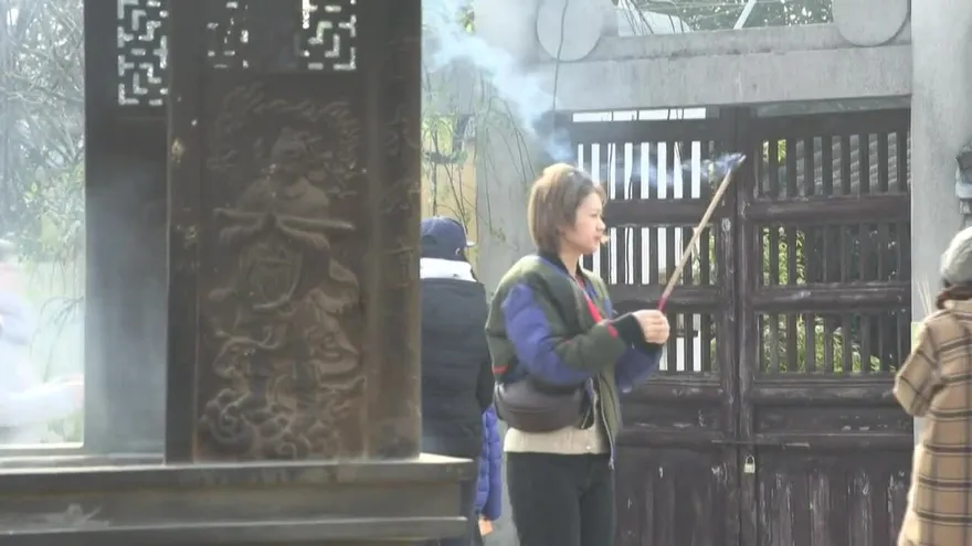 Los productores de incienso chinos trabajan duro antes del Año Nuevo lunar