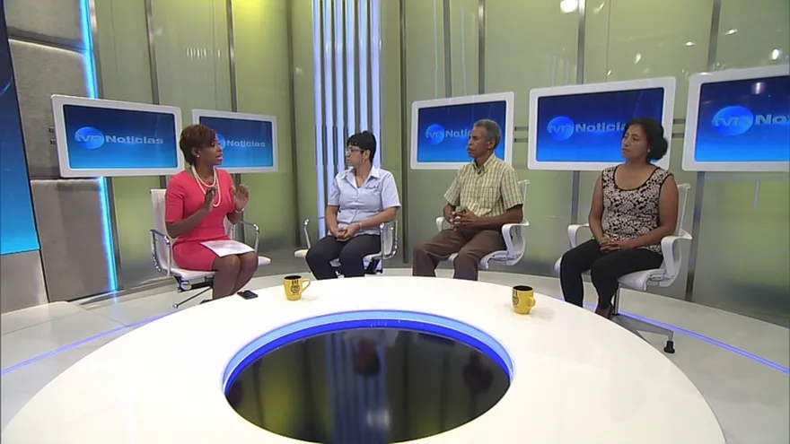 Edelmira Sánchez, Maruja de Muller y Enrique Clark, Padres de Institutores