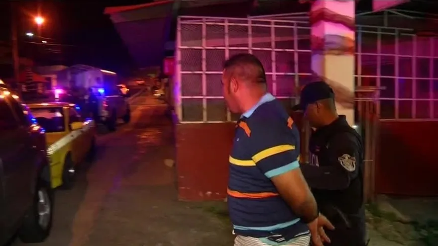 Sancionan a personas por festejar en día de duelo nacional