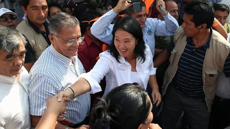 La candidata a la presidencia de Perú, Keiko Fujimori, participa de un acto proselitista en el populoso distrito limeño de San Juan de Lurigancho (Perú).