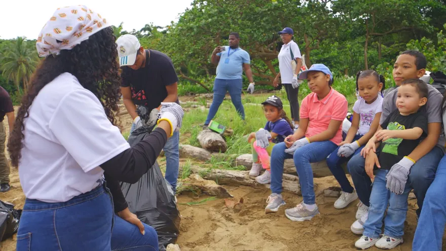 La perseverancia que limpia los océanos: Marlene Matos y la juventud que está salvando a Panamá