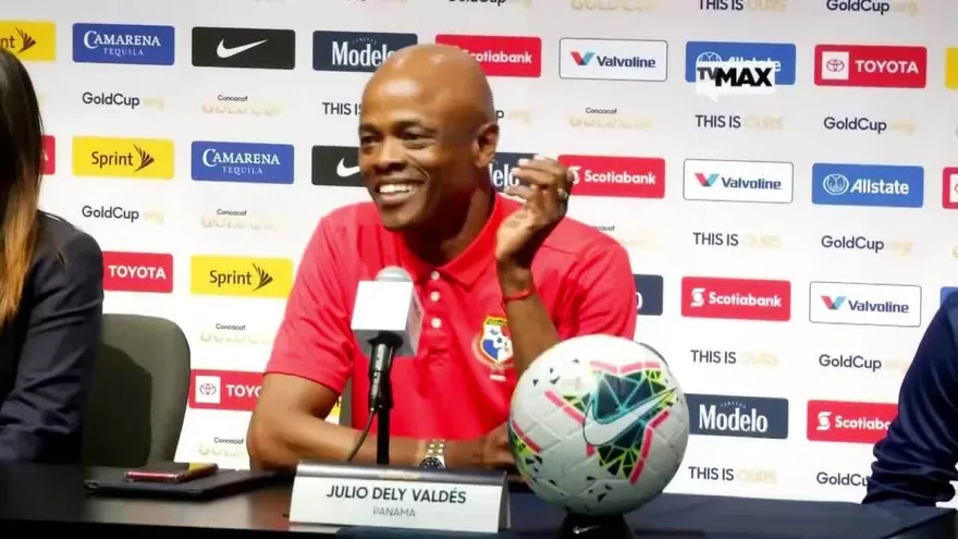 Julio Dely Valdés, cantó que habrá cambios ante los Estados Unidos