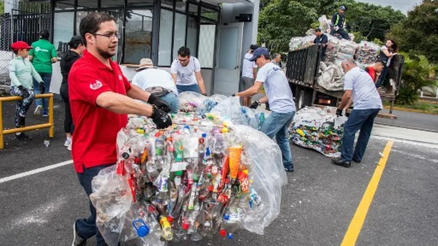 Costa Rica implementará una mezcla asfáltica con plástico reciclado.