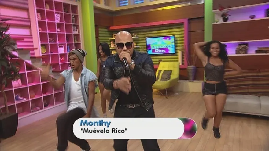 Monthy "Muevelo Rico"
