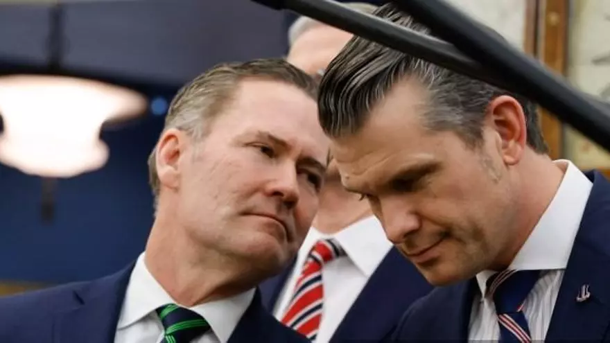 Mike Waltz junto al secretario de Defensa de EEUU, Pete Hegseth.