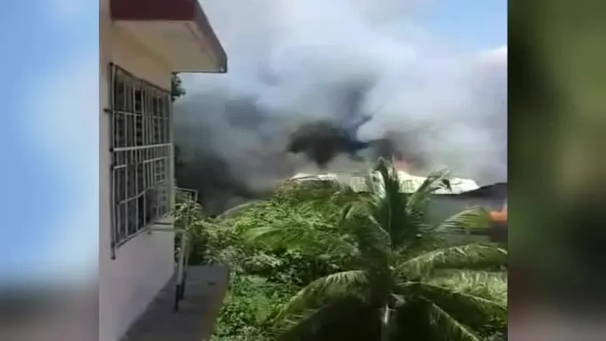 Reportan incendios de dos barrancas en calle 14, Río Abajo