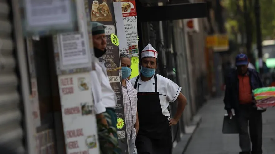 Ecuador retira 150 cuerpos de viviendas de Guayaquil en medio de pandemia