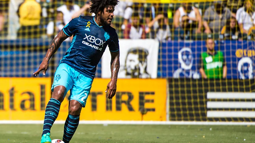 Román Torres, defensor internacional con la Selección de Panamá.