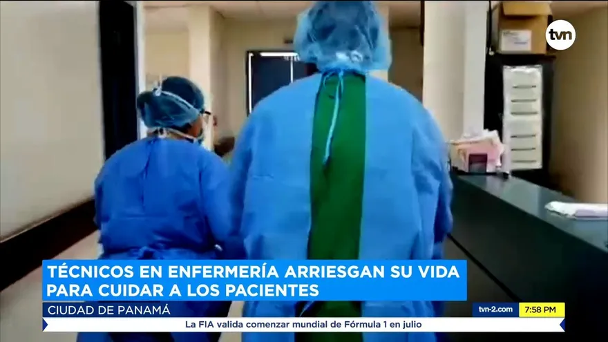 Técnicos en enfermería arriesgan su vida para cuidar a los pacientes