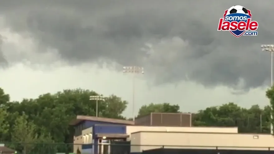 Alarma de tormenta en pleno entrenameinto de la Sele en Kansas City
