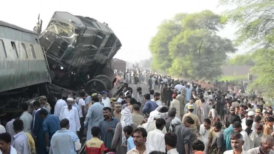 Pakistán: choque de trenes deja cuatro muertos