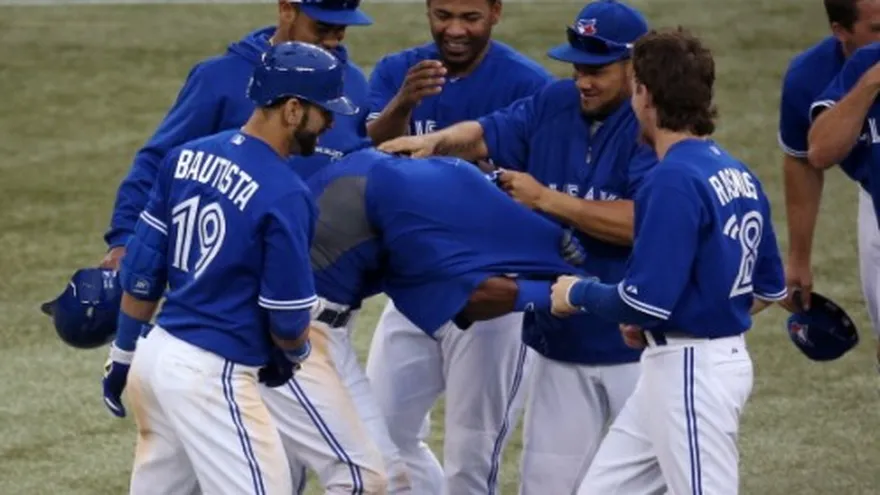 Davis le da triunfo a Azulejos en 18 episodios