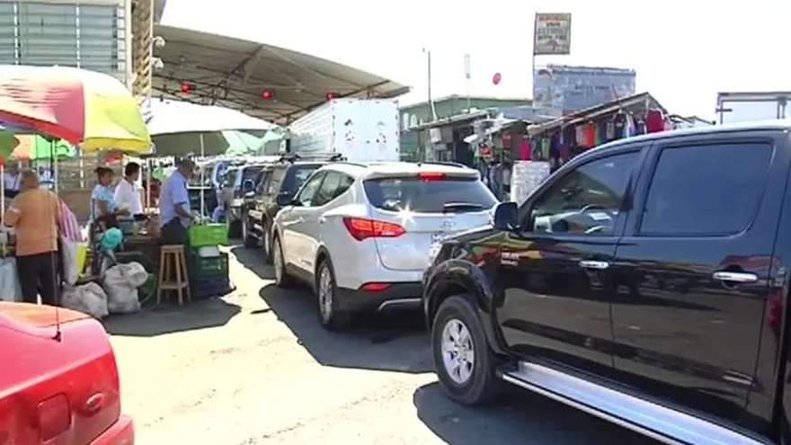 Por descontento con el gobierno, camioneros se va a paro