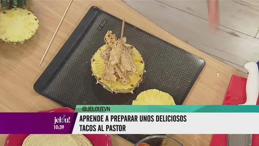 Cómo preparar en minutos unos tacos al pastor caseros.