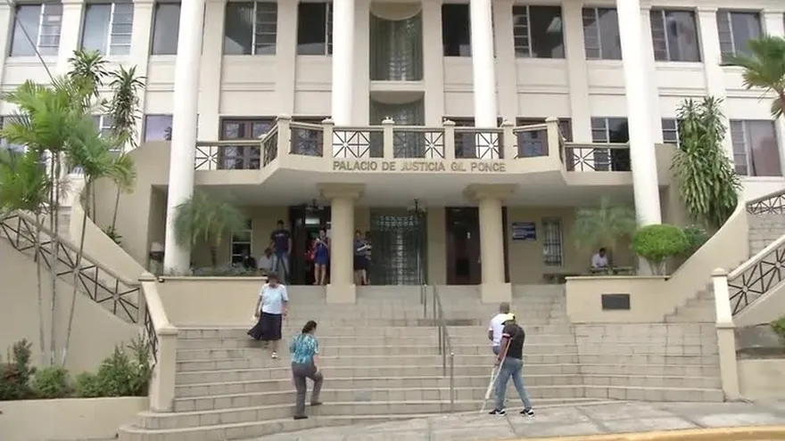 Corte discute viajes de los magistrados, pero no decide si aplica regulaciones