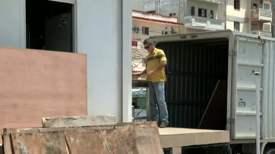 El Malecón de La Habana se protege contra el huracán Irma