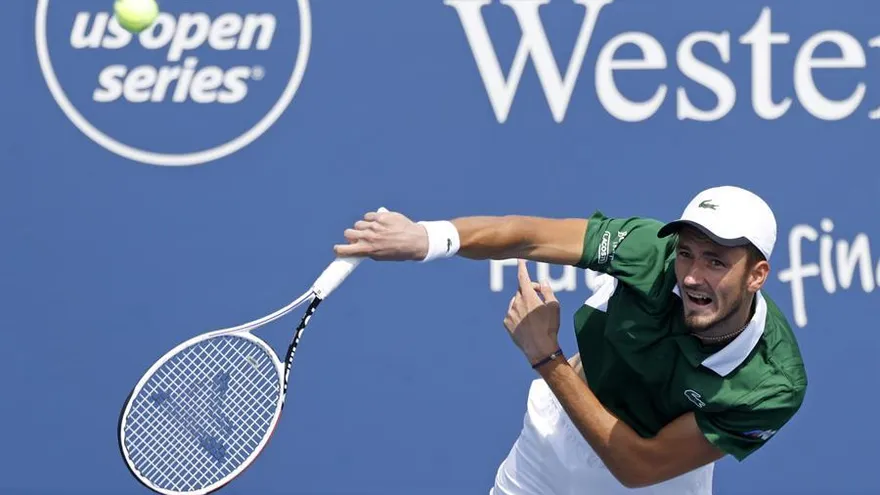 Medvedev gana con facilidad a O'Conner y jugará la tercera ronda ante Wolf