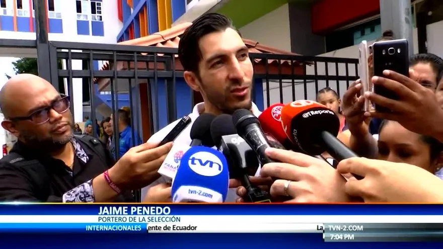 Jaime Penedo regaló un rato de alegría en el Hospital del Niño