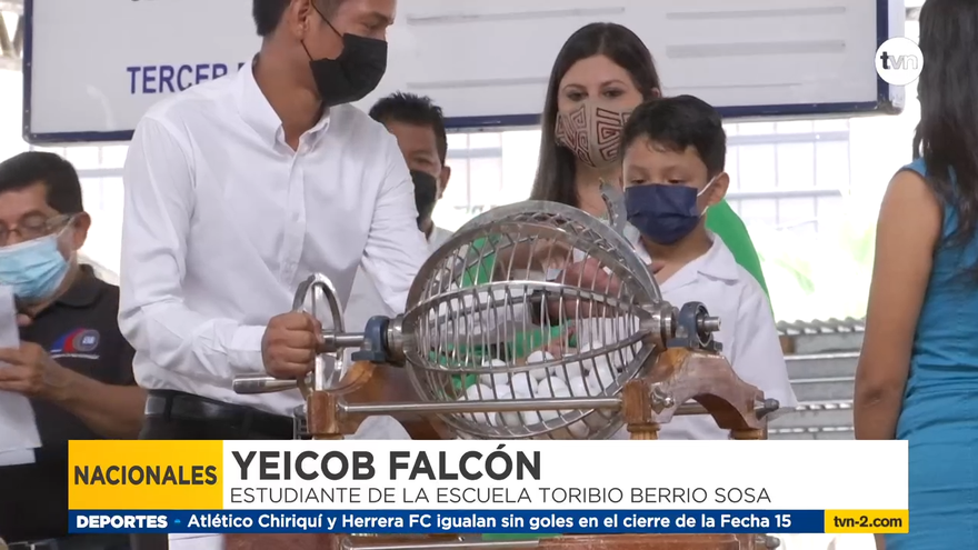 Niños y niñas vuelven a sacar los números de la Lotería