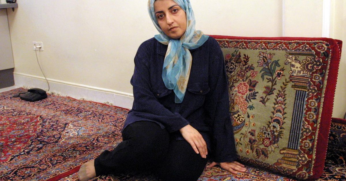 Nobel de paz iraní Narges Mohammadi liberada bajo fianza para recibir tratamiento médico