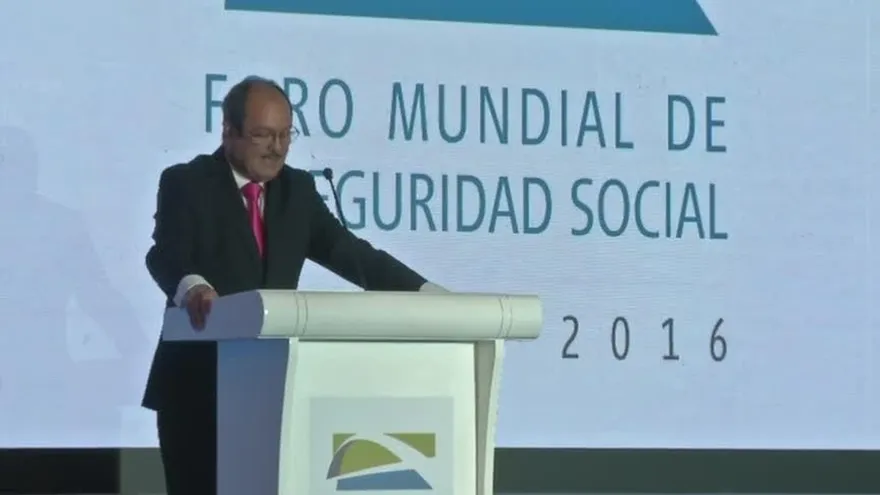 Inauguran polémico foro de la Caja de Seguro Social