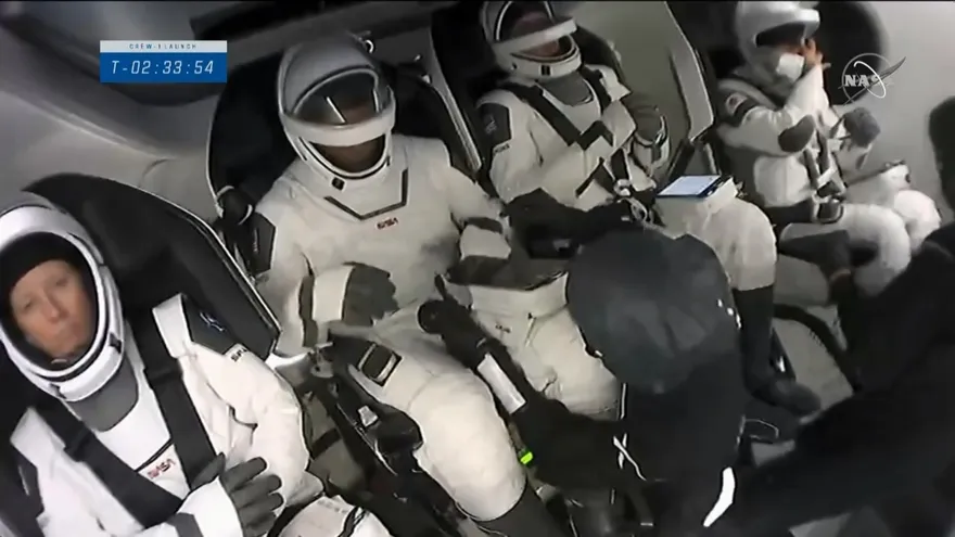 Cohete de SpaceX despega rumbo a Estación Espacial Internacional con cuatro astronautas