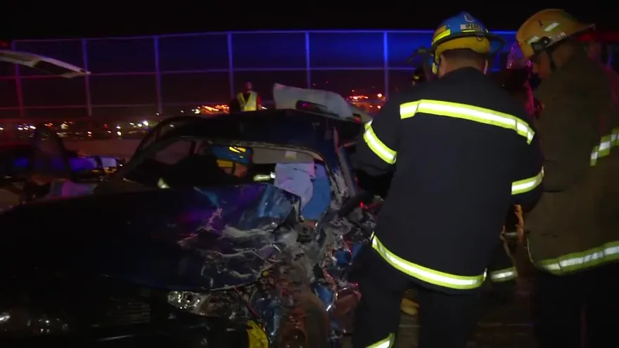 Una mujer asesinada y dos heridos en un accidente