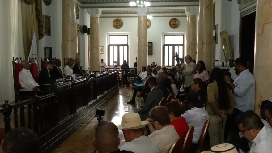 En 90 segundos: Consejo aprueba presupuesto municipal sin debate.