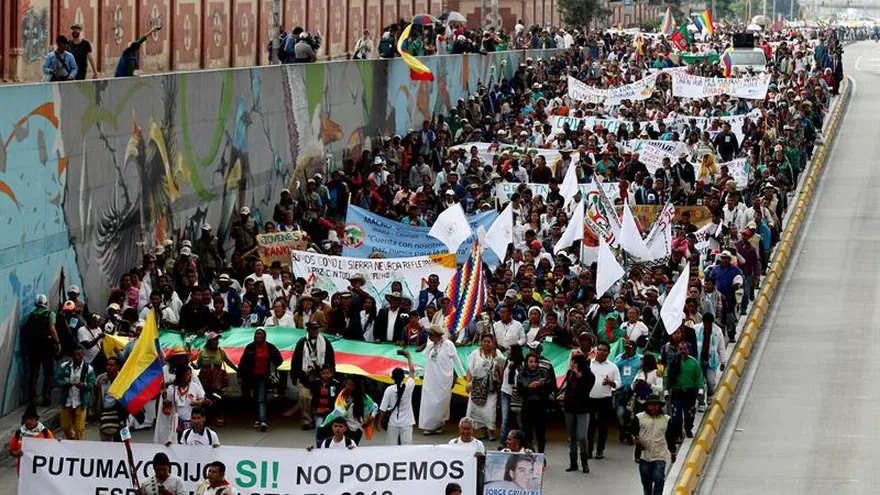 "Marcha de las flores" en favor de la paz, celebrada el pasado miércoles en Bogotá (Colombia).