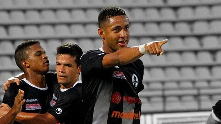 El Zamora retoma el liderato con goles de los panameños Torres y Clarke. Foto/Archivo.