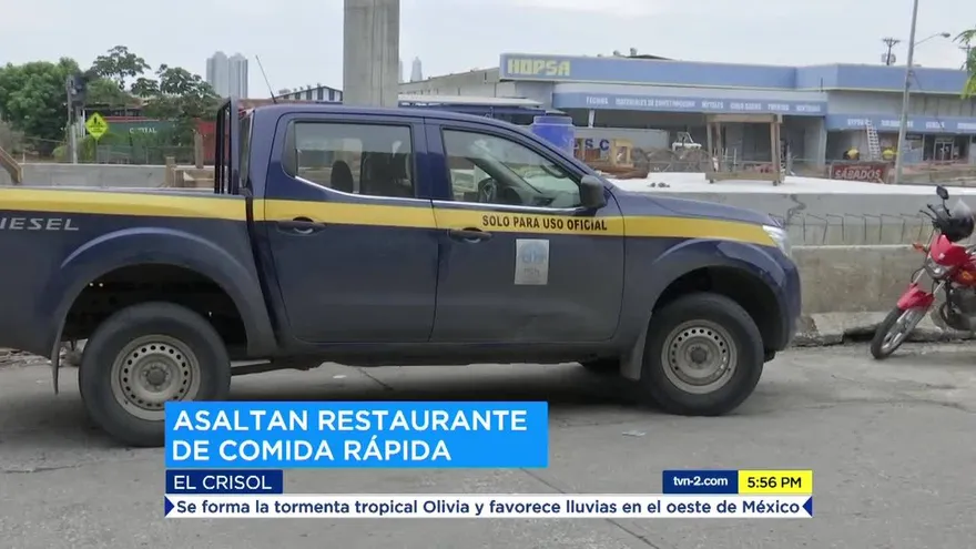 Roban en restaurante de comida rápida en El Crisol