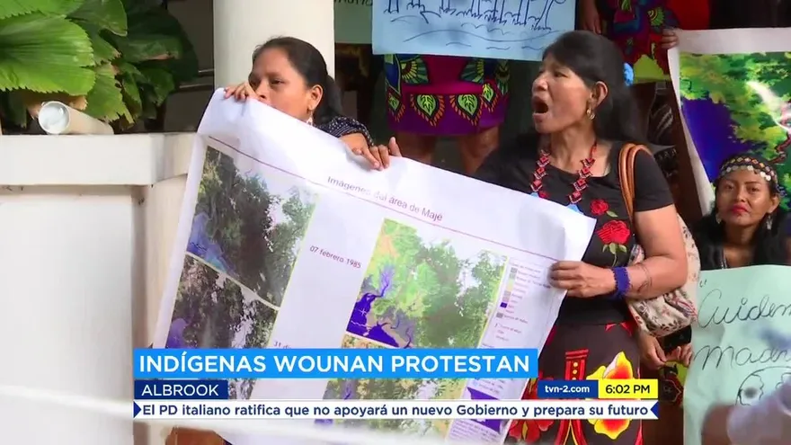 Indígenas Wounan protestan frente al Ministerio de Ambiente