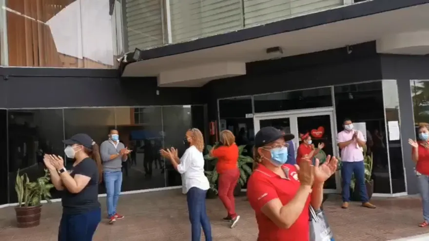 Transportistas de buses colegiales exigen respuesta y ayuda al Gobierno