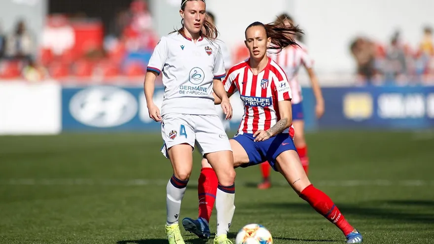 Jugadoras de España y México se retan para conseguir el mejor gol en casa