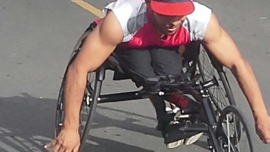 José Angel Lara, campeón nacional de la carrera sobre silla de ruedas.
